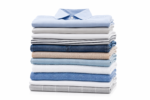 Pile de vêtements soigneusement pliés pour un service professionnel de pliage du linge